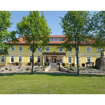 Courtyard View - Manor By The *