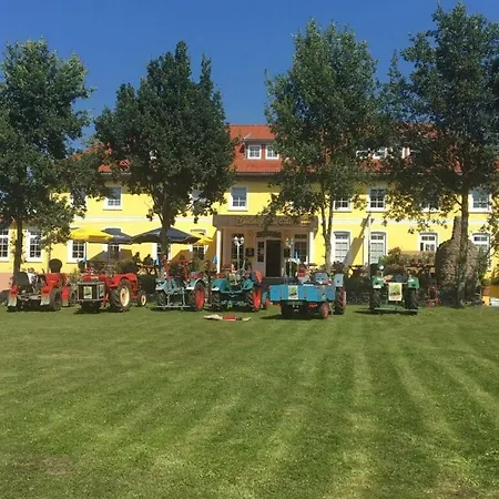 Courtyard View - Manor By The Appartement